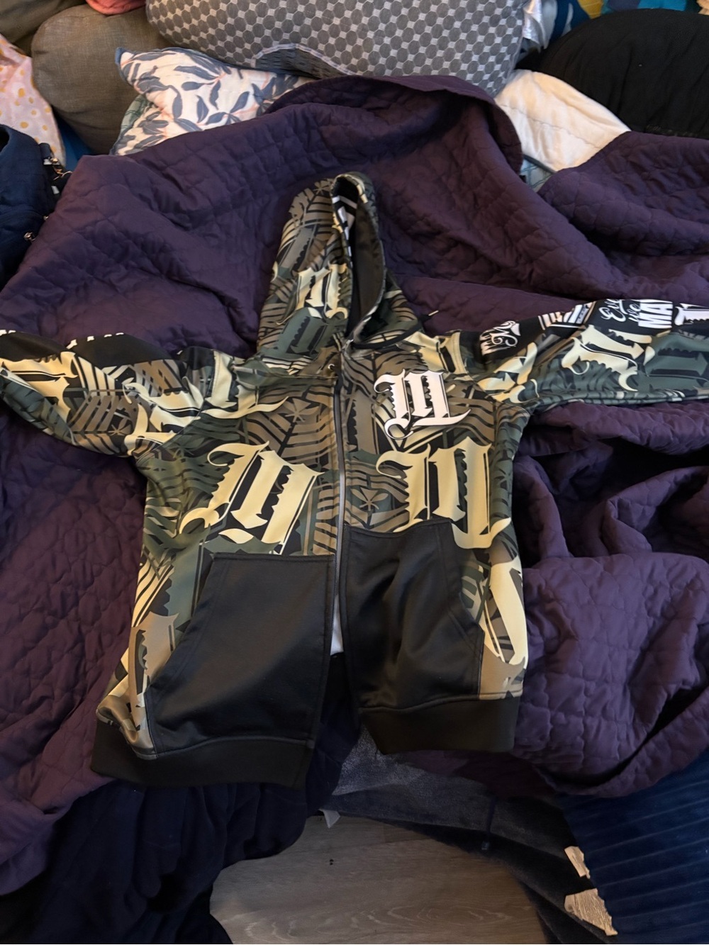 Hawaiis finest Graphic Zip-Up Hoodie in Olive Camo and Black
